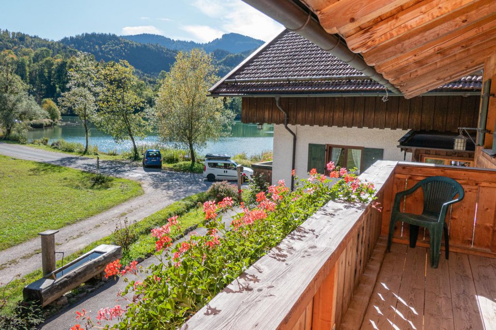 Blick vom Balkon der Ferienwohnung Steiner auf den Wössner See